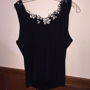 Chico’s traveler top with cut out design at neck